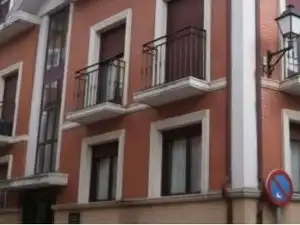 Vista exterior de Dúplex en venta en Tudela de Duero con Trastero y Balcón