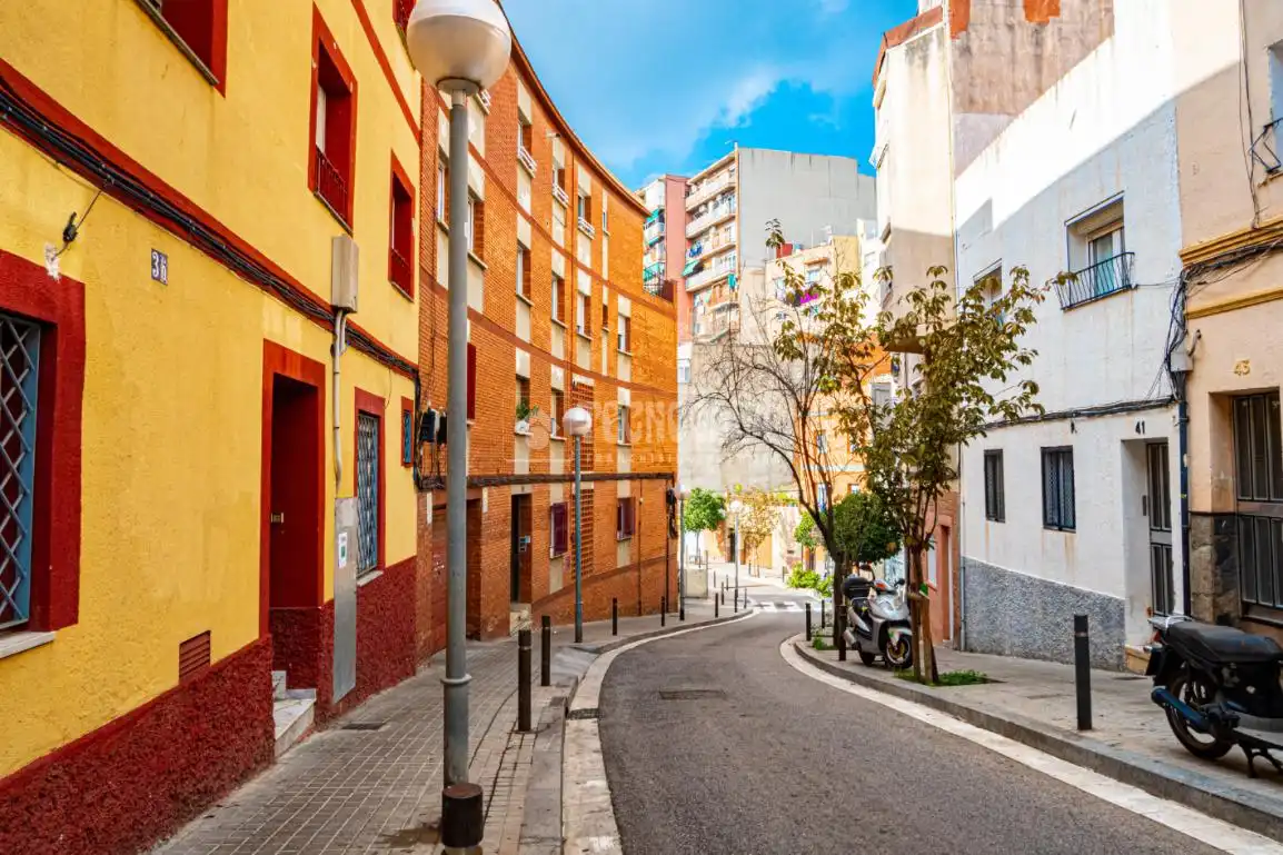Außenansicht von Garage zum Verkauf in Barcelona