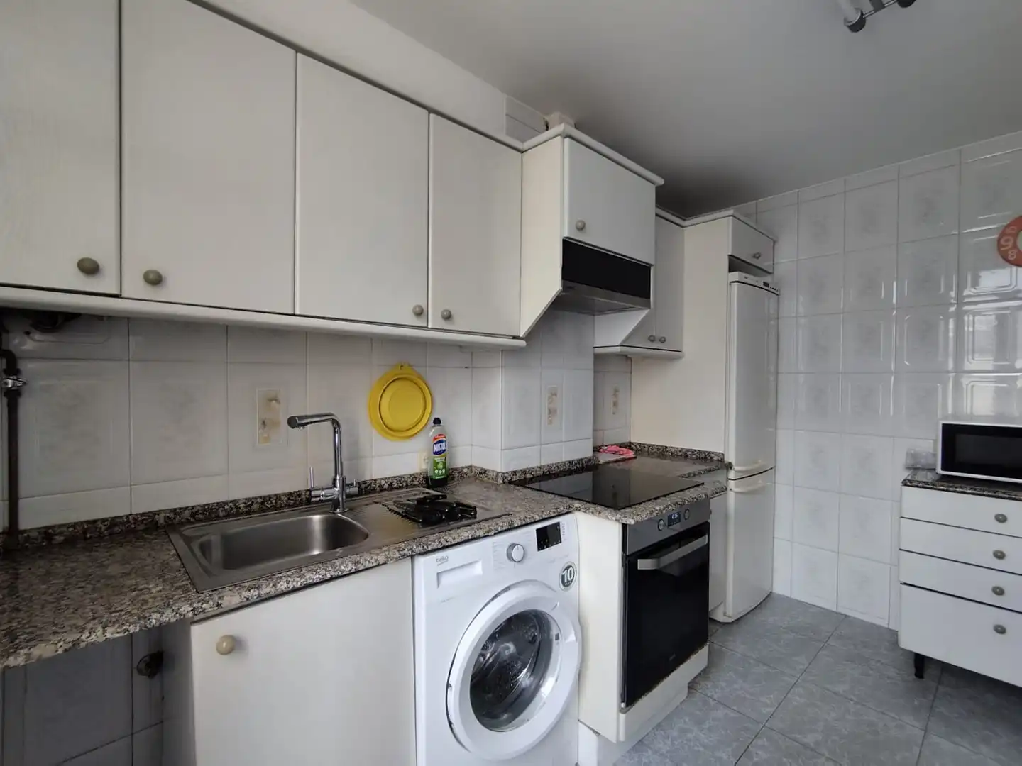 Küche von Wohnung zur Miete in A Coruña Capital  mit Parkett, Möbliert und Ofen