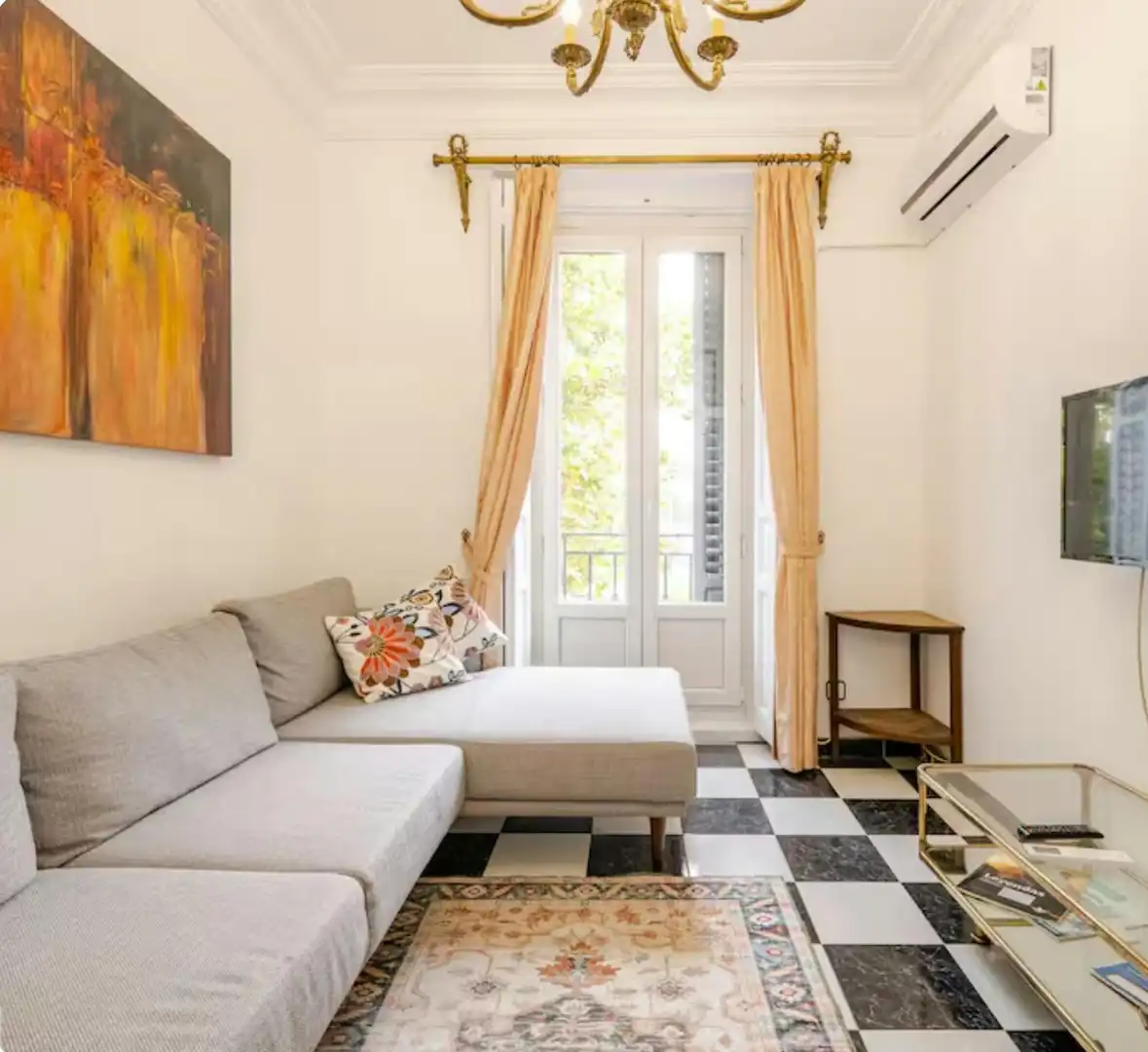 Living room of Flat for rent in Madrid  with Air Conditioner, Heating and Furnished
