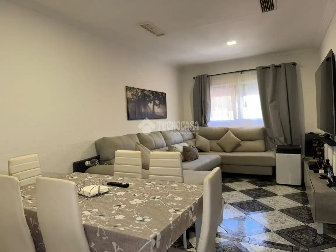 Sala de estar de Casa adosada en venta en Sevilla