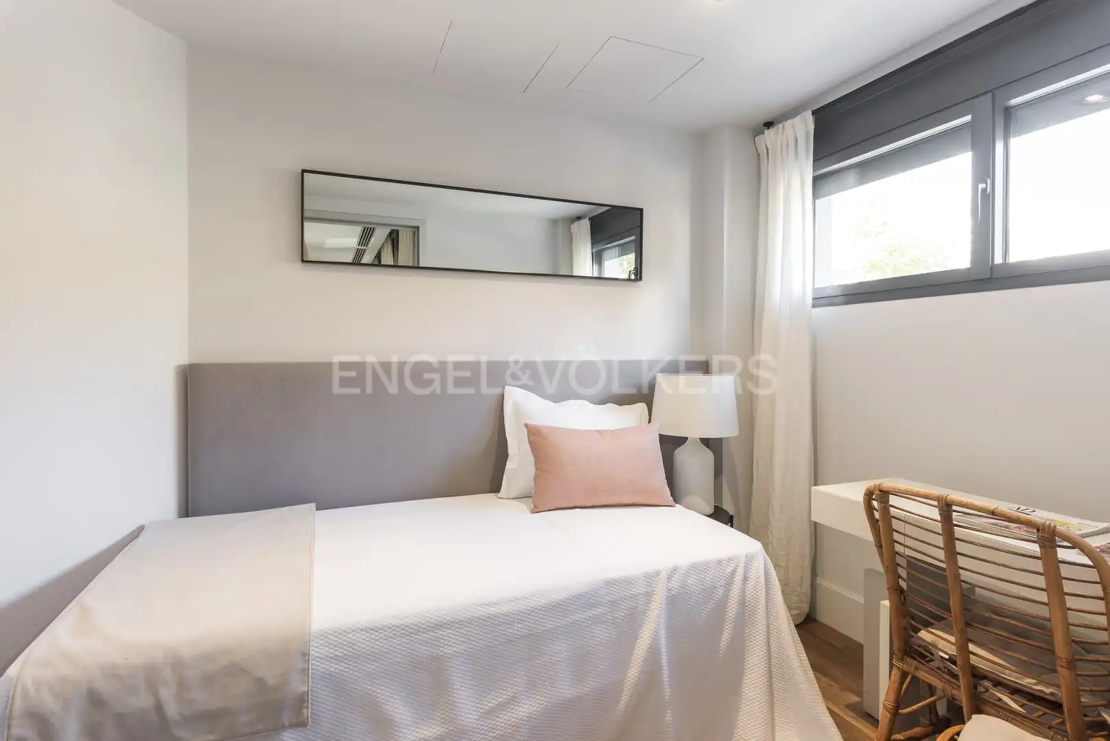 Dormitori de Apartament de lloguer en Madrid amb Aire condicionat, Calefacció i Terrassa