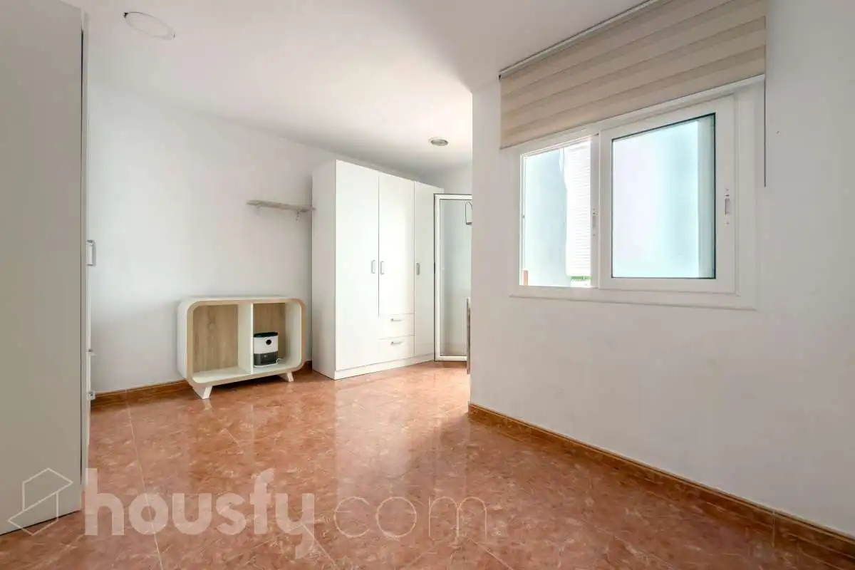 Bedroom of Houses for sale in Badalona  with Air Conditioner, Heating and Terrace