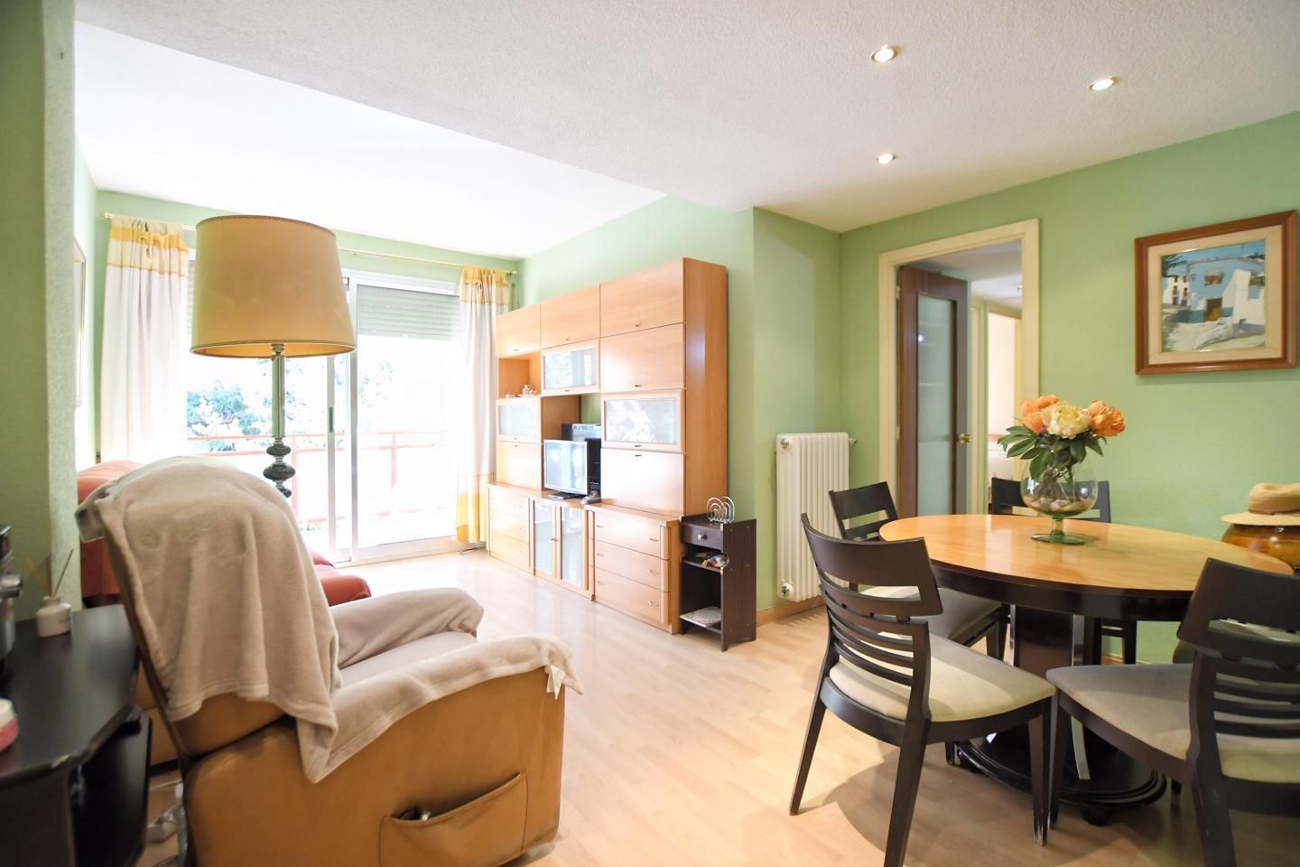 Living room of Flat for sale in  Madrid Capital  with Terrace and Furnished