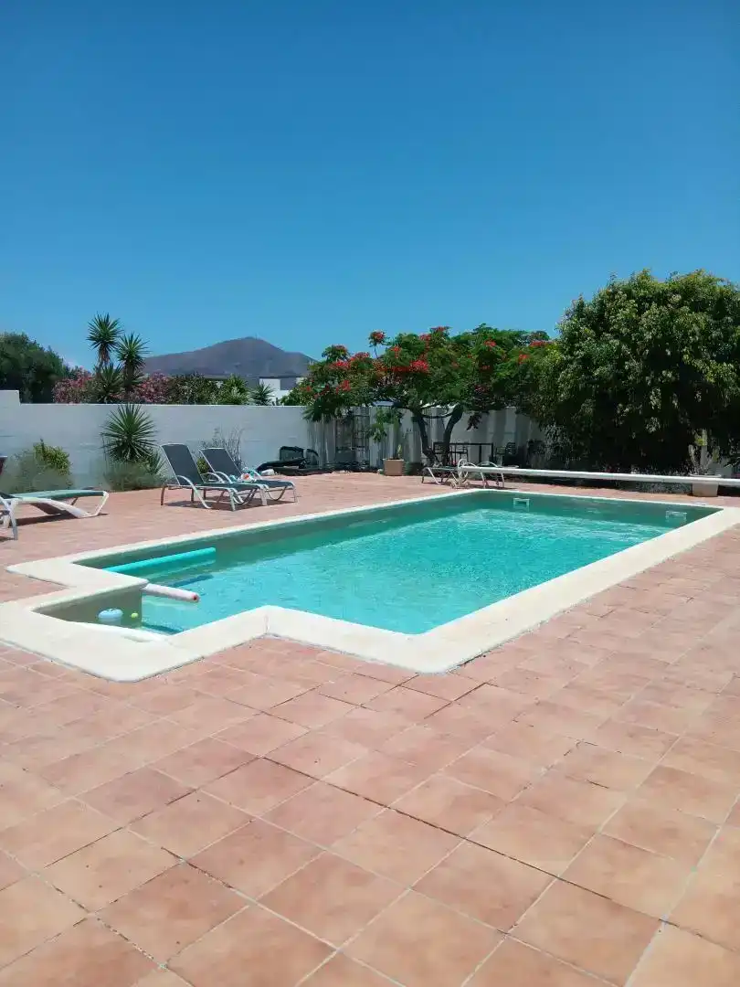 Piscina de Casa o xalet en venda en Yaiza amb Aire condicionat, Jardí privat i Traster
