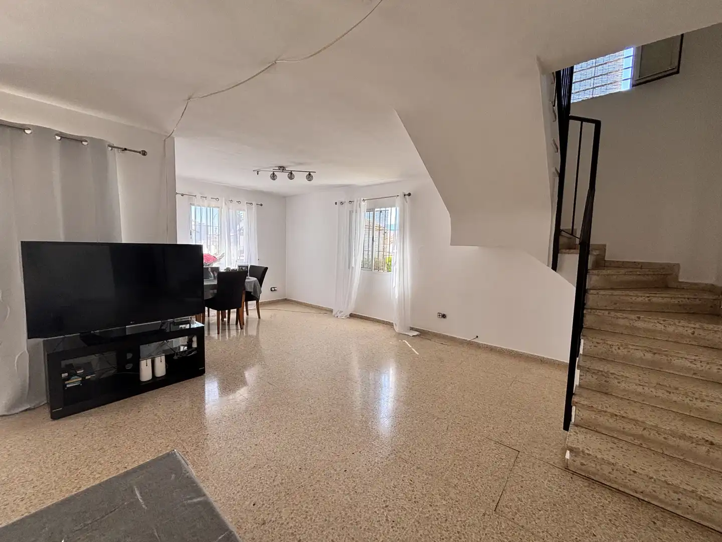 Sala d'estar de Casa o xalet en venda en Estepona amb Jardí privat, Terrassa i Balcó