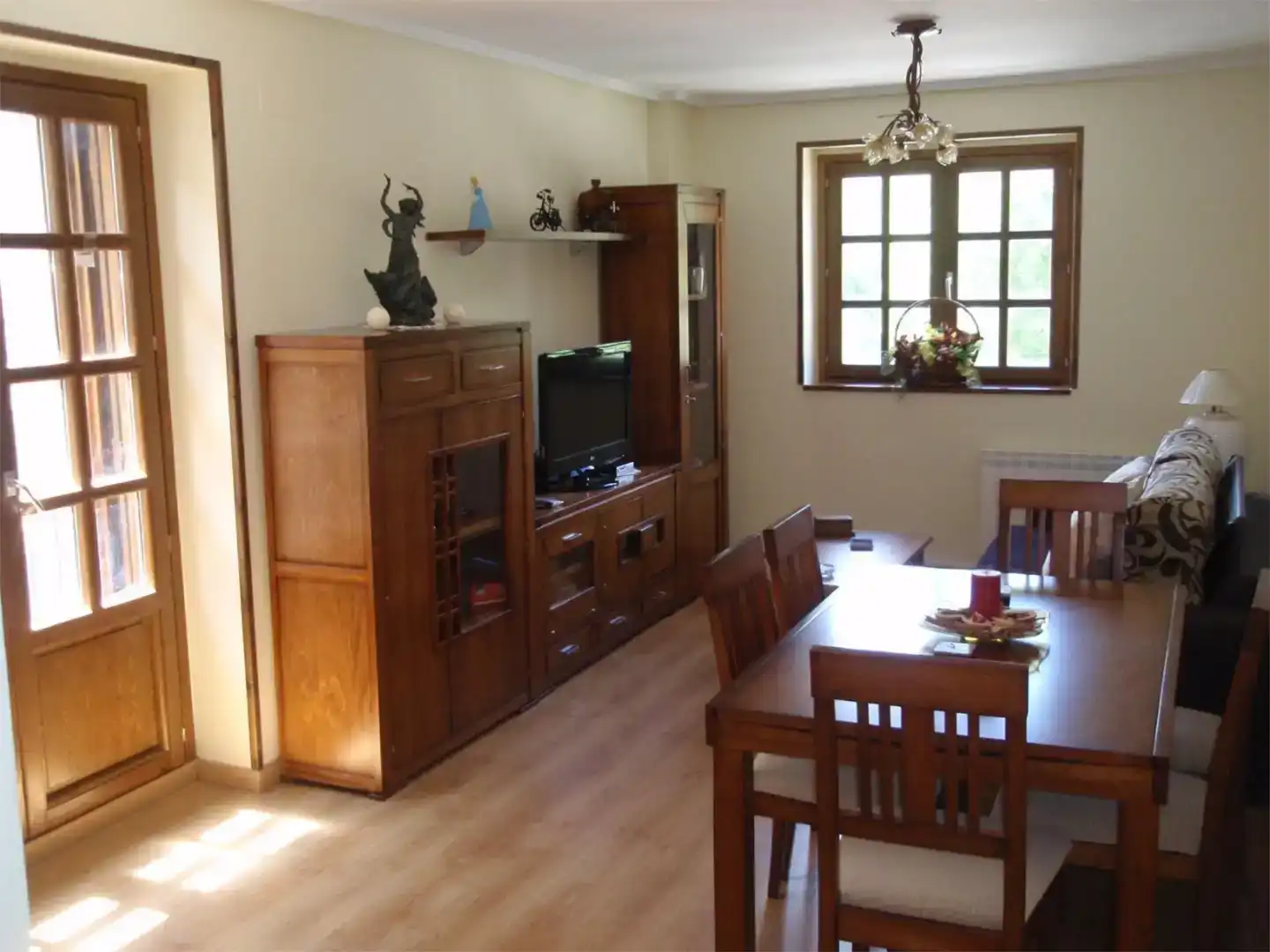 Menjador de Apartament de lloguer en Panticosa amb Parquet, Traster i Moblat