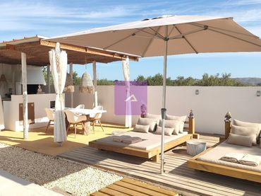 Villa con piscina in vendita a Carrer de la Marjal
