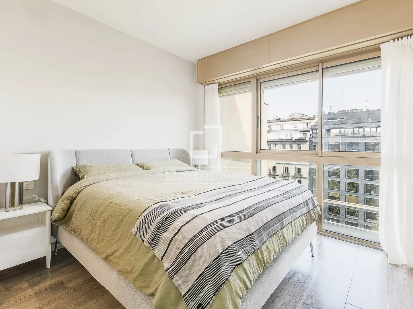 Habitación de Ático en venta en Barcelona con Aire acondicionado, Calefacción y Trastero