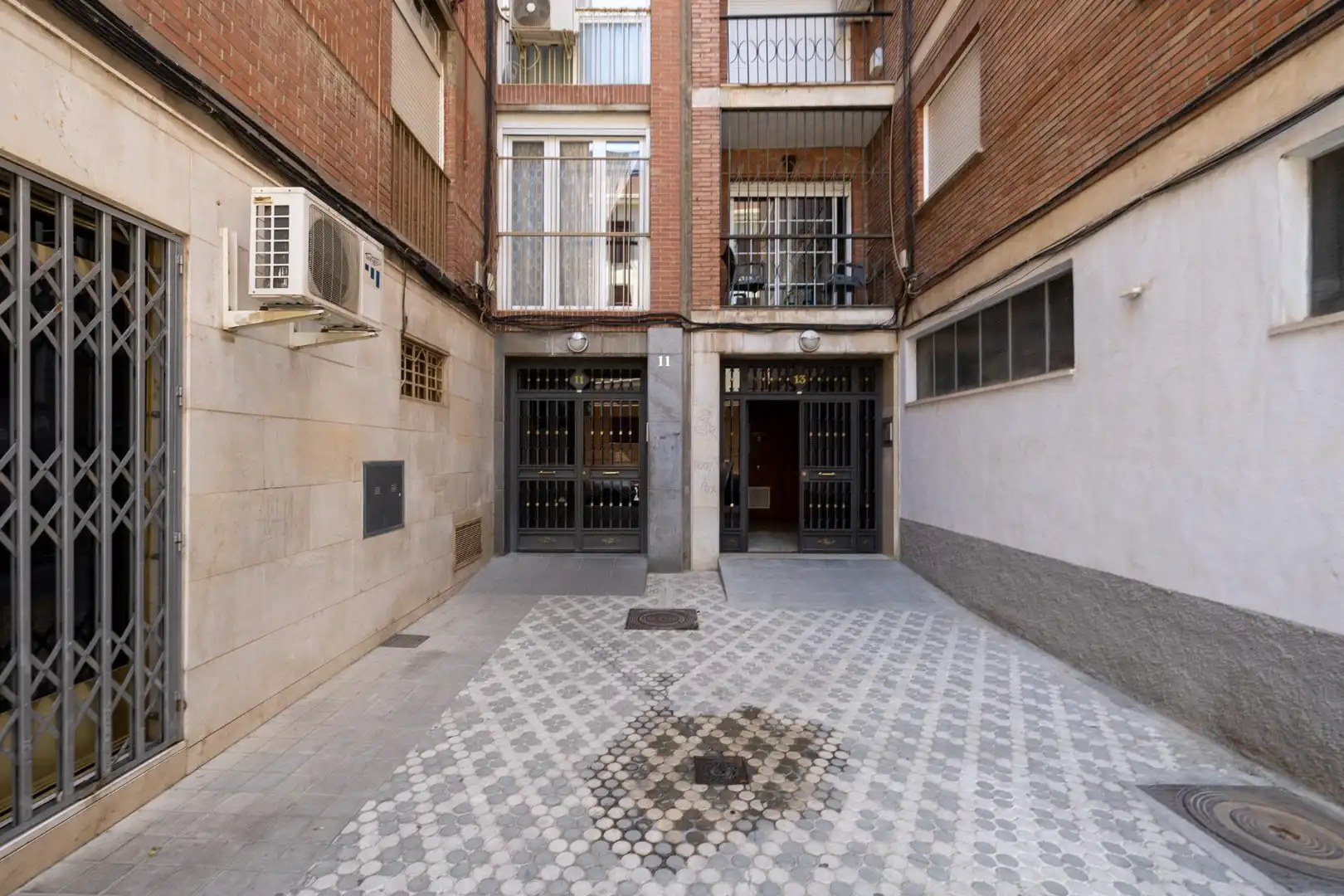 Vista exterior de Piso en venta en Granada con Aire acondicionado y Calefacción