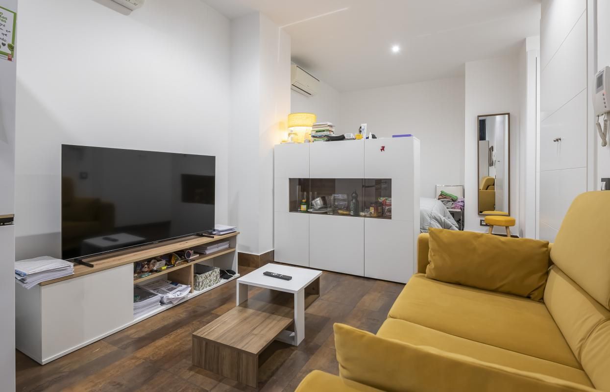 Sala de estar de Estudio en venta en  Madrid Capital con Aire acondicionado, Calefacción y Amueblado