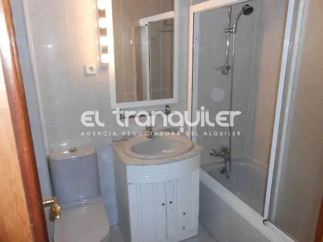 Schlafzimmer von Wohnung zur Miete in Madrid mit Terrasse