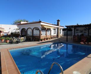 Vista exterior de Finca rústica en venda en Alhaurín de la Torre amb Aire condicionat, Terrassa i Piscina