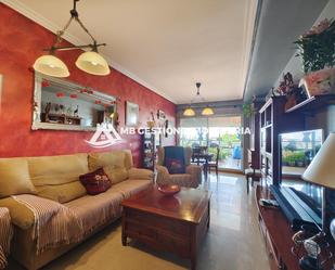 Living room of Flat for sale in Parla  with Air Conditioner, Terrace and Swimming Pool