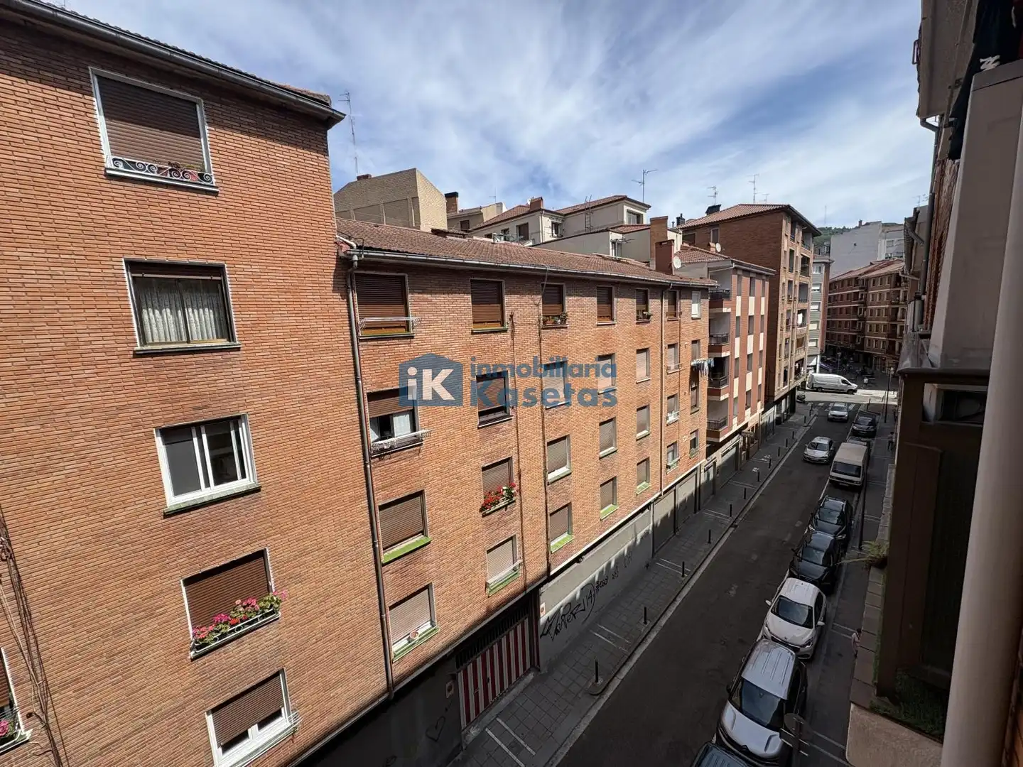 Vista exterior de Piso en venta en Basauri  con Calefacción
