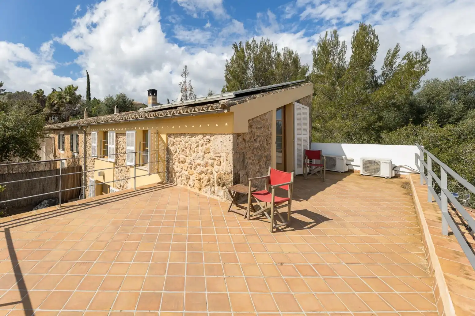 Vista exterior de Casa o xalet en venda en  Palma de Mallorca amb Parquet, Terrassa i Traster