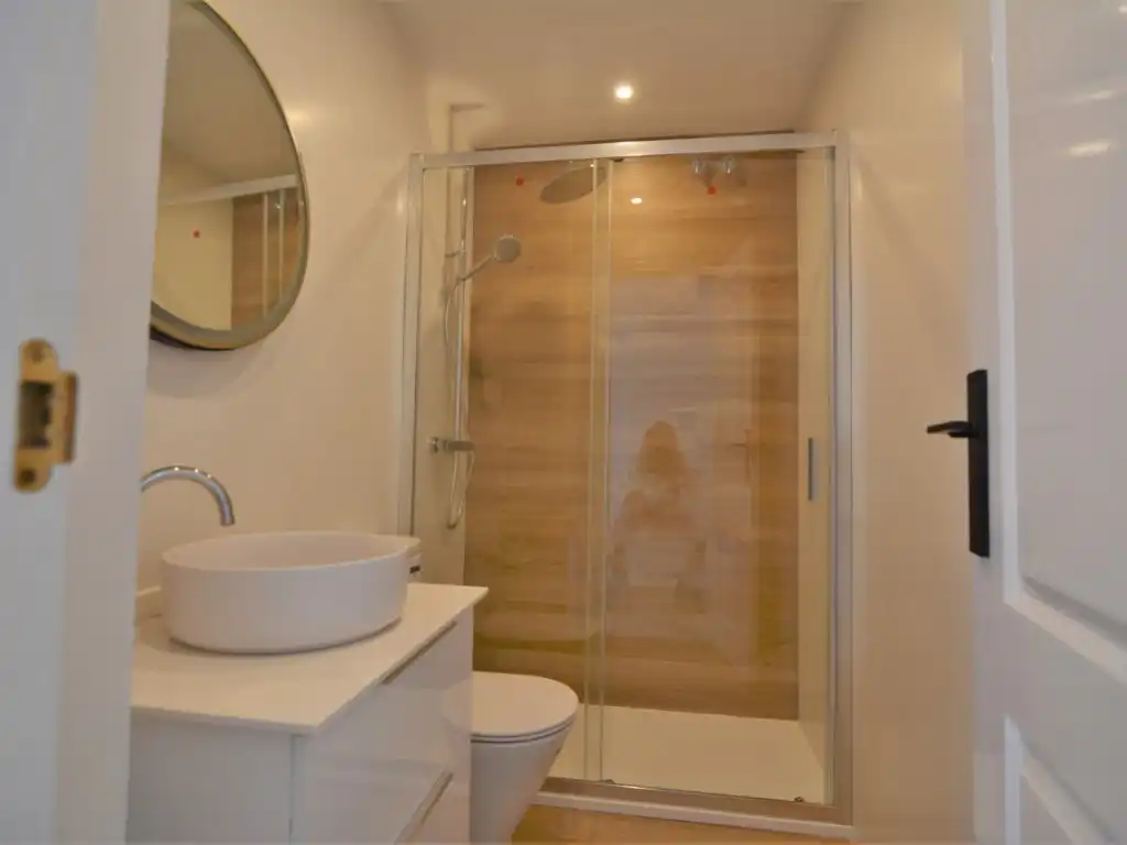 Badezimmer von Wohnungen zur Miete in Fuengirola mit Klimaanlage, Schwimmbad und Möbliert