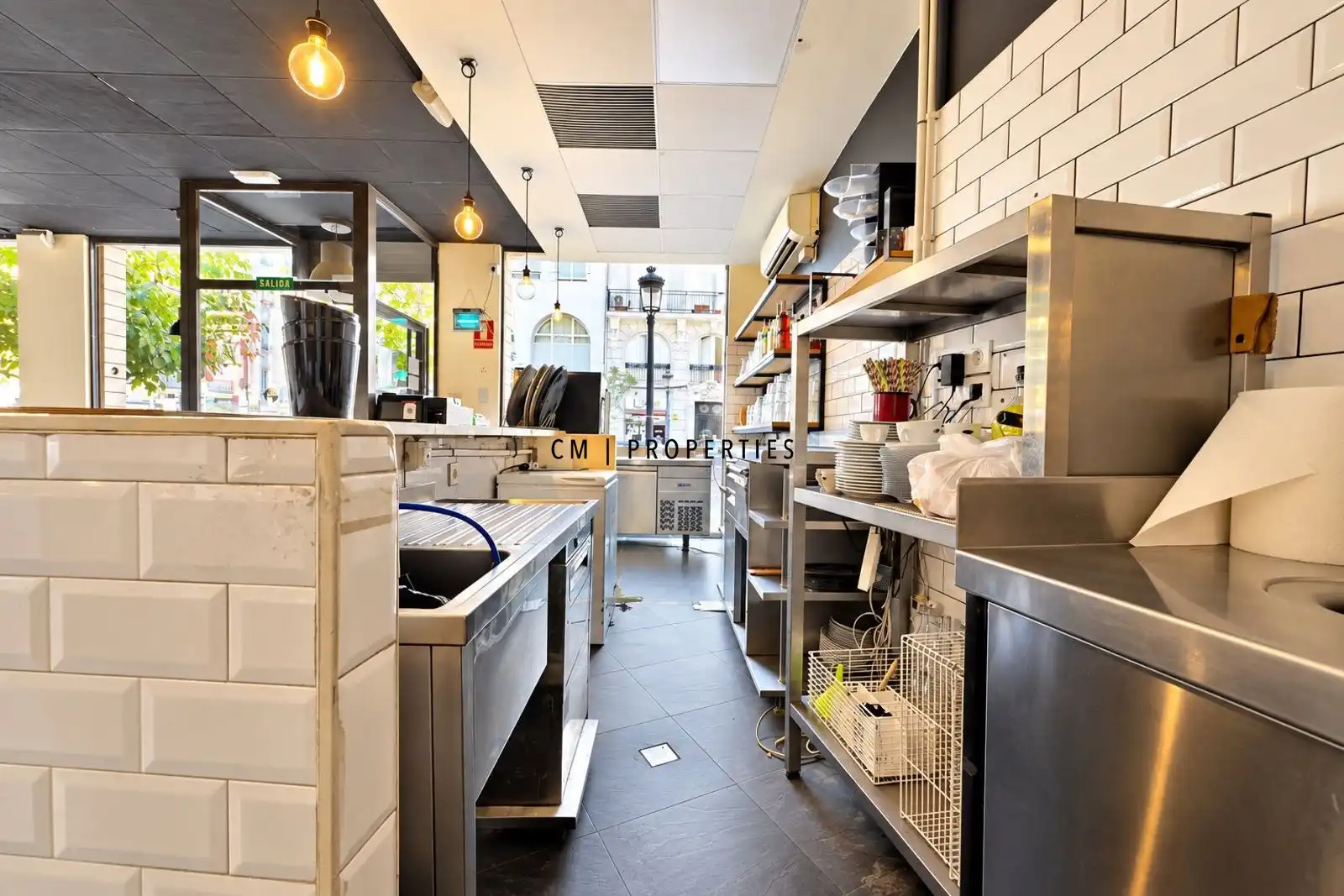 Kitchen of Commercial properties for rent in L'Eixample