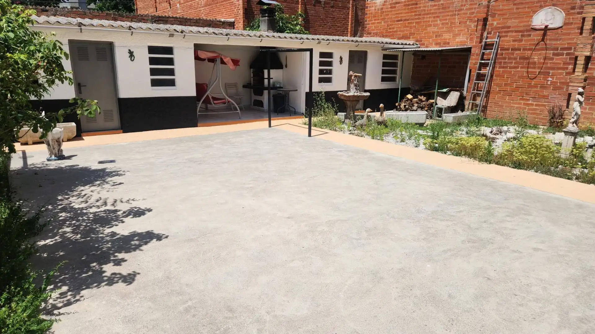 Jardín de Piso de alquiler en Salt con Aire acondicionado, Calefacción y Trastero
