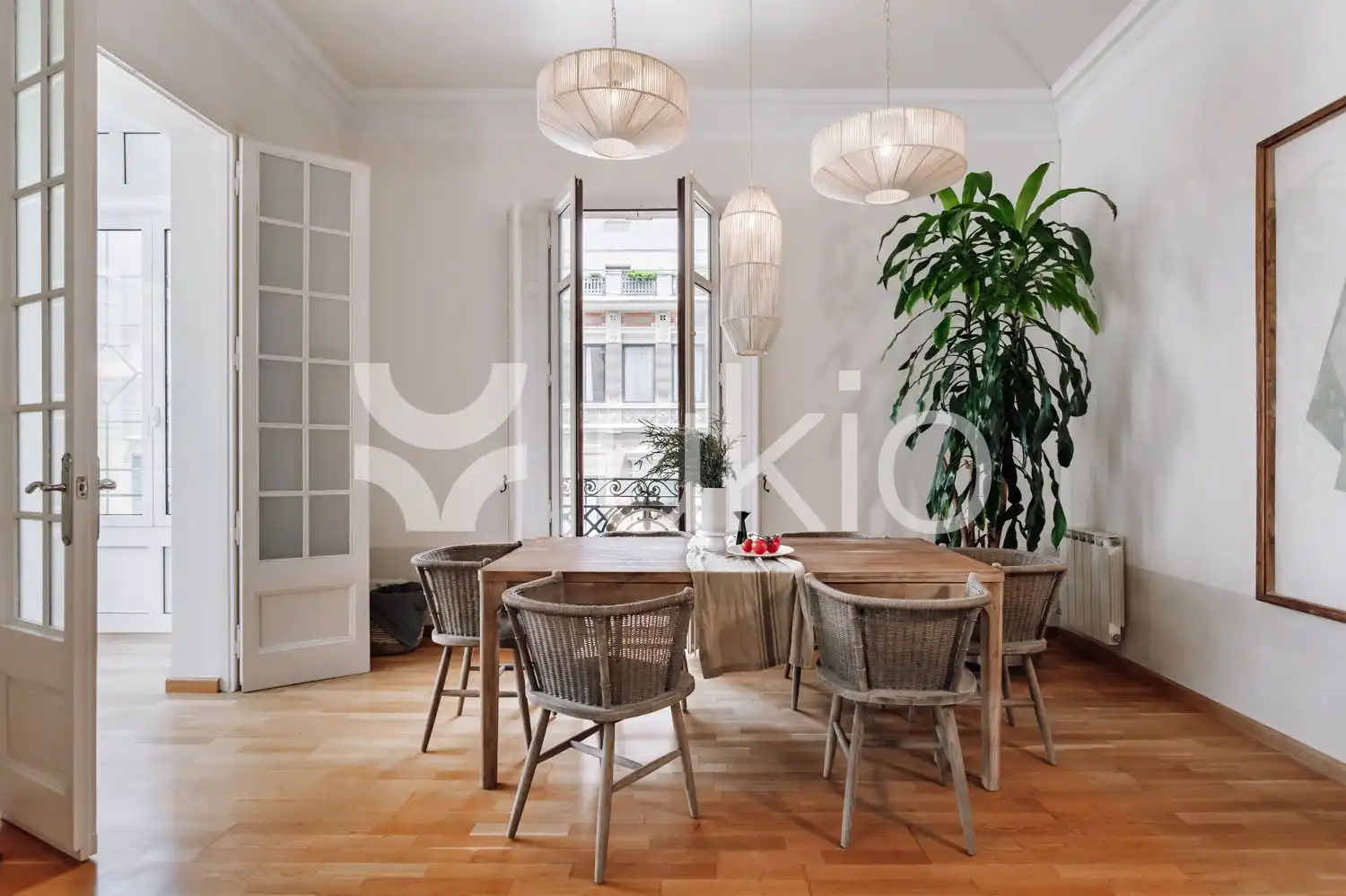 Comedor de Apartamento de alquiler en Barcelona con Aire acondicionado, Calefacción y Amueblado