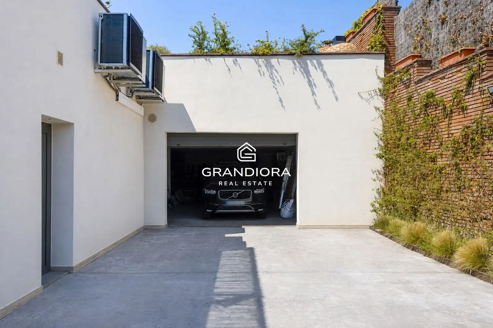Parking of Houses for rent in Cabrils  with Air Conditioner, Heating and Storage room