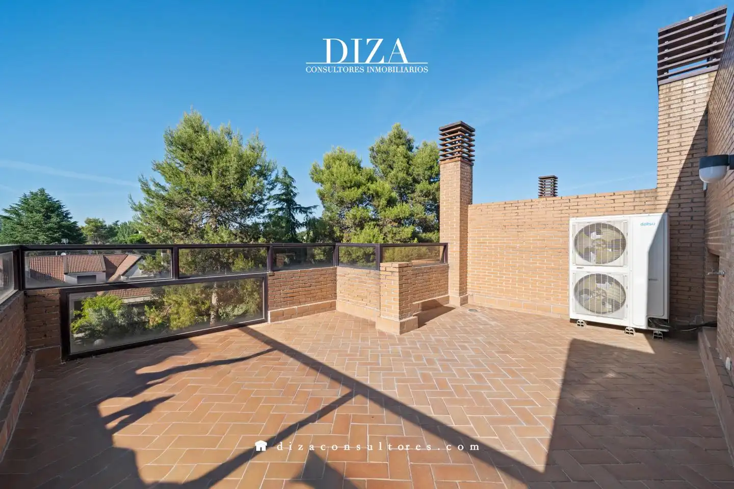 Terrassa de Casa adosada de lloguer en Madrid amb Aire condicionat, Calefacció i Jardí privat