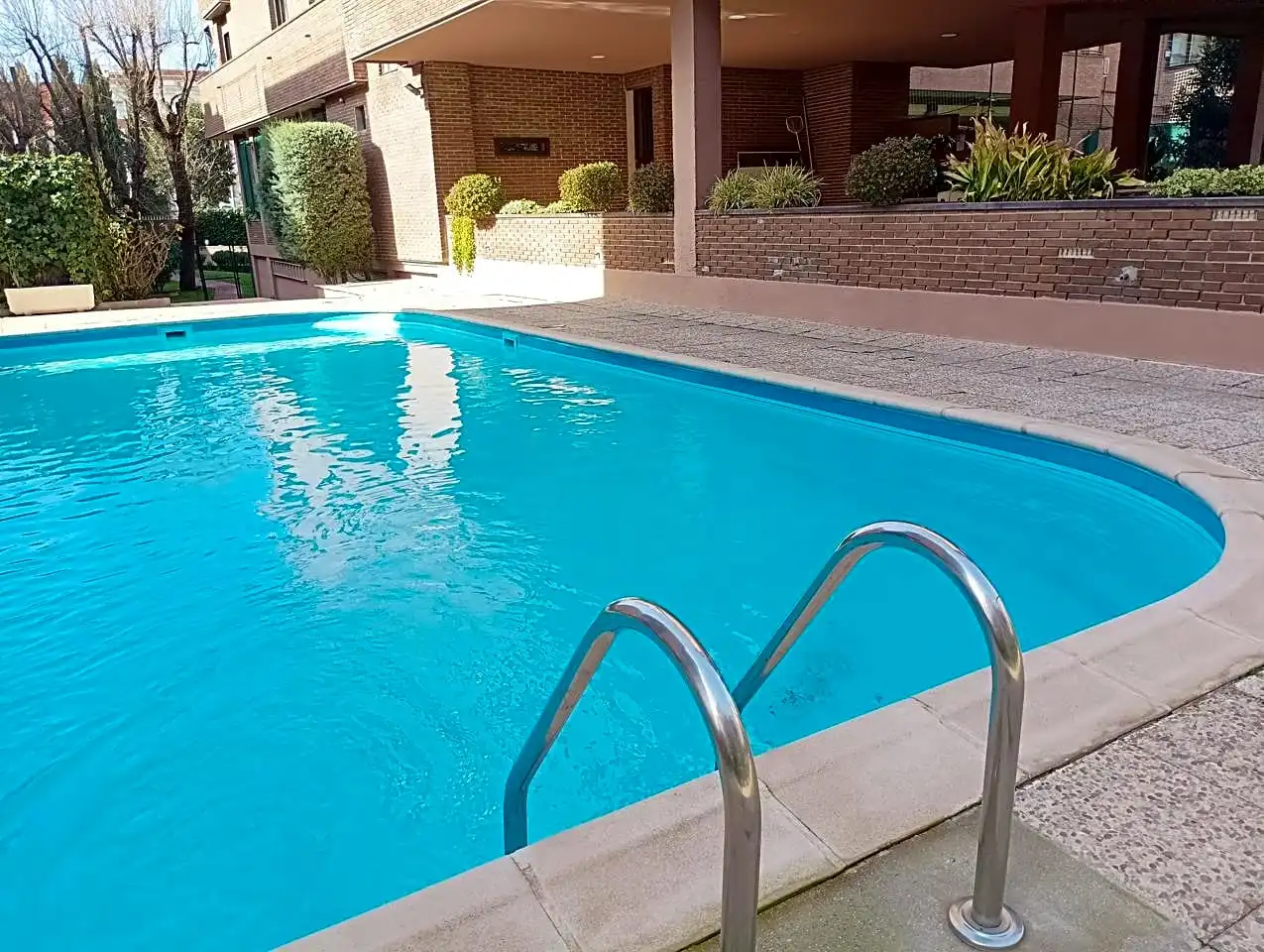 Piscina de Pis de lloguer en Madrid amb Aire condicionat, Calefacció i Parquet