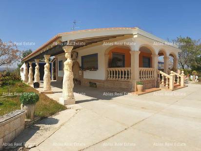 Vista exterior de Casa o xalet en venda en Picassent amb Jardí privat, Terrassa i Traster