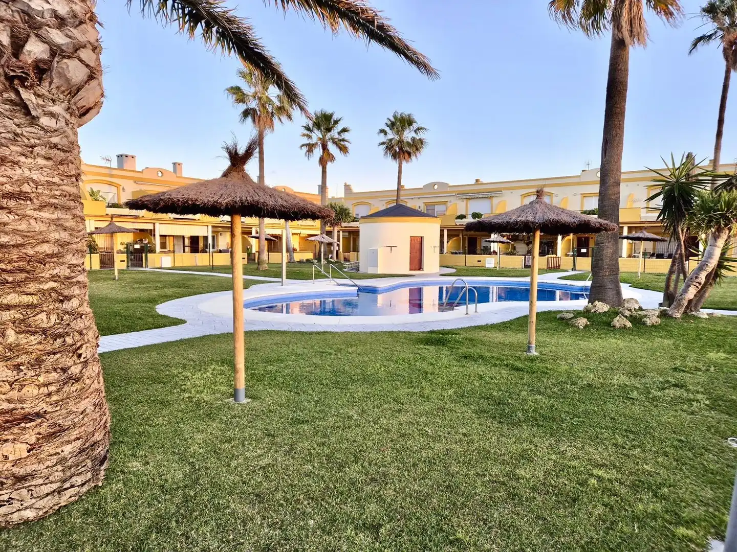 Apartamento con piscina en venta en Mar Adriatico 7