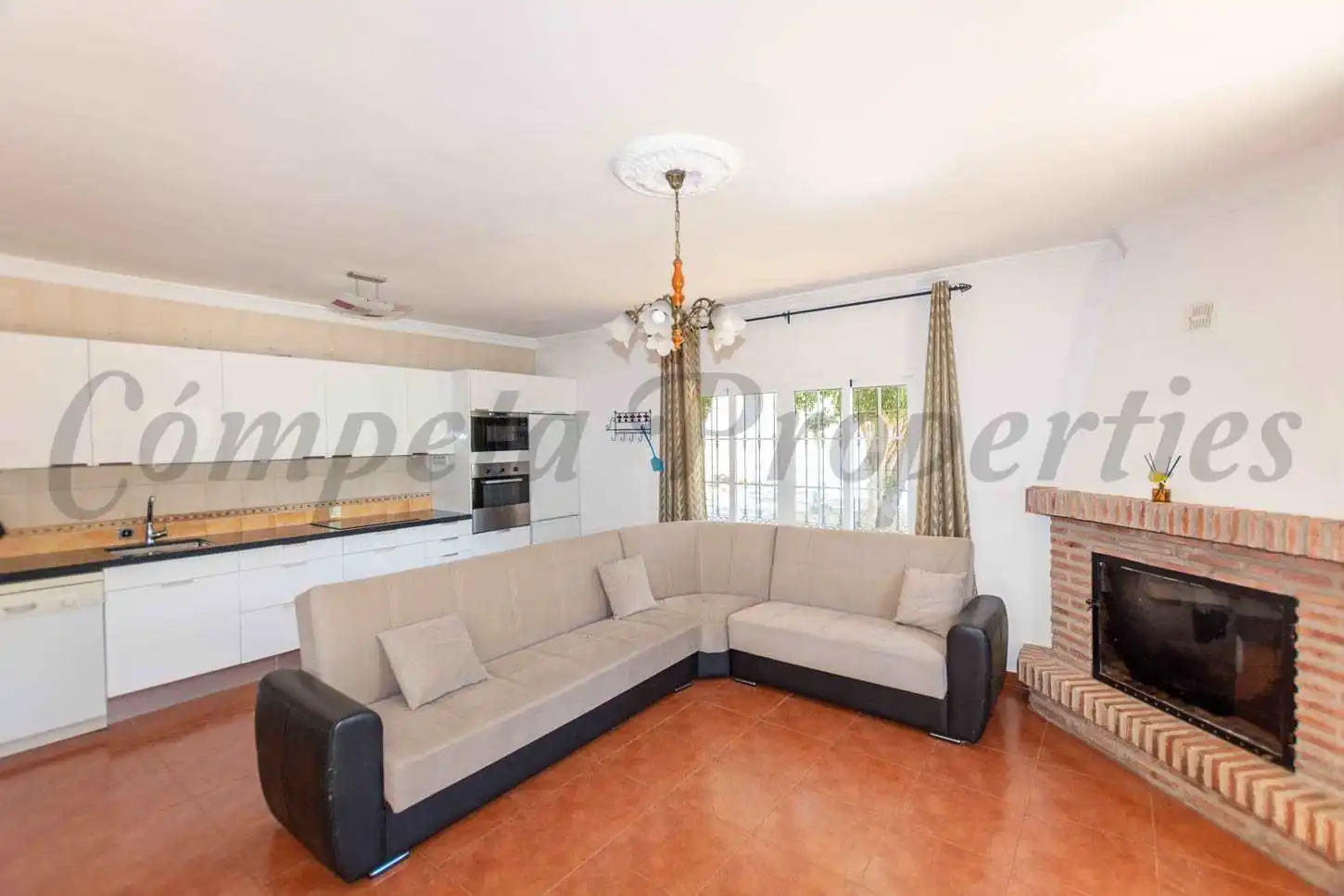 Casa amb piscina en venda a Avda Pescia - Ctra de Frigiliana, imagen 3