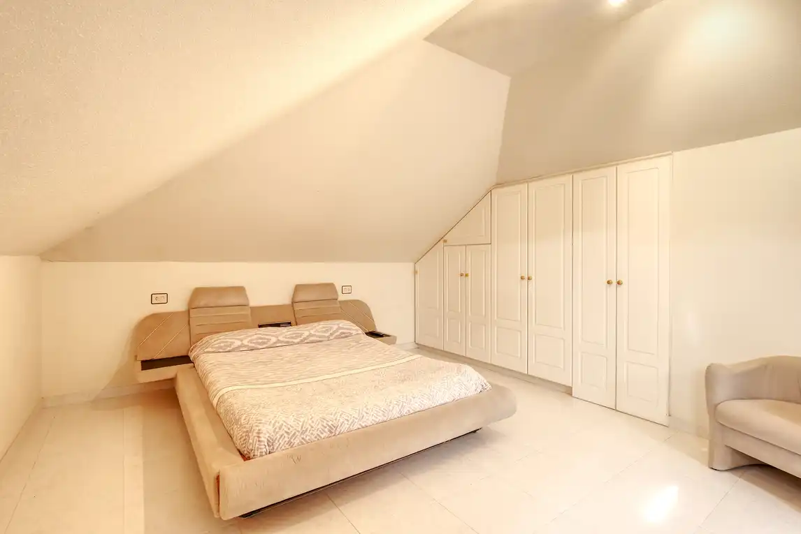 Habitación de Casa o chalet en venta en A Laracha   con Calefacción, Jardín privado y Trastero