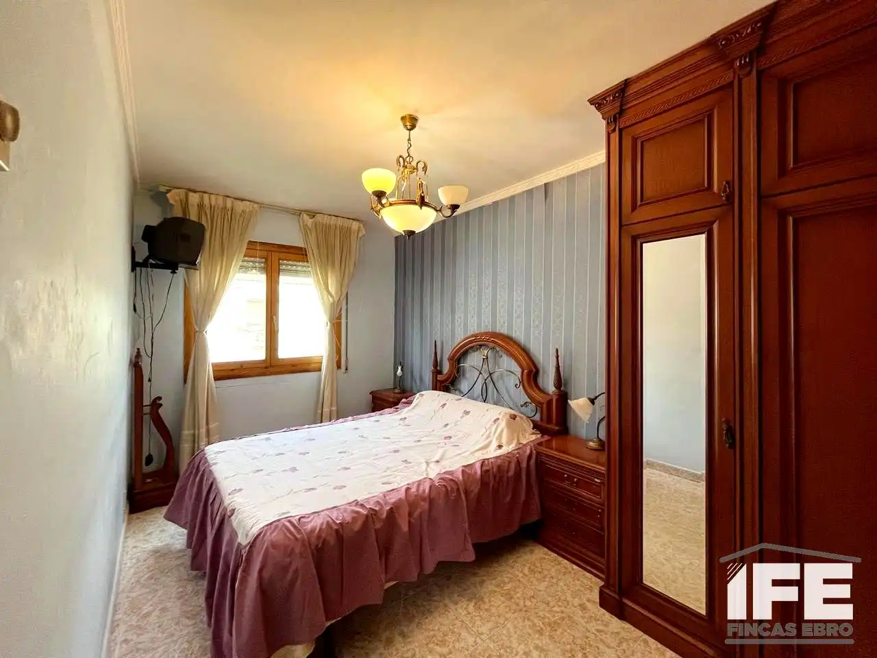 Dormitori de Casa o xalet en venda en Alagón amb Jardí privat i Moblat