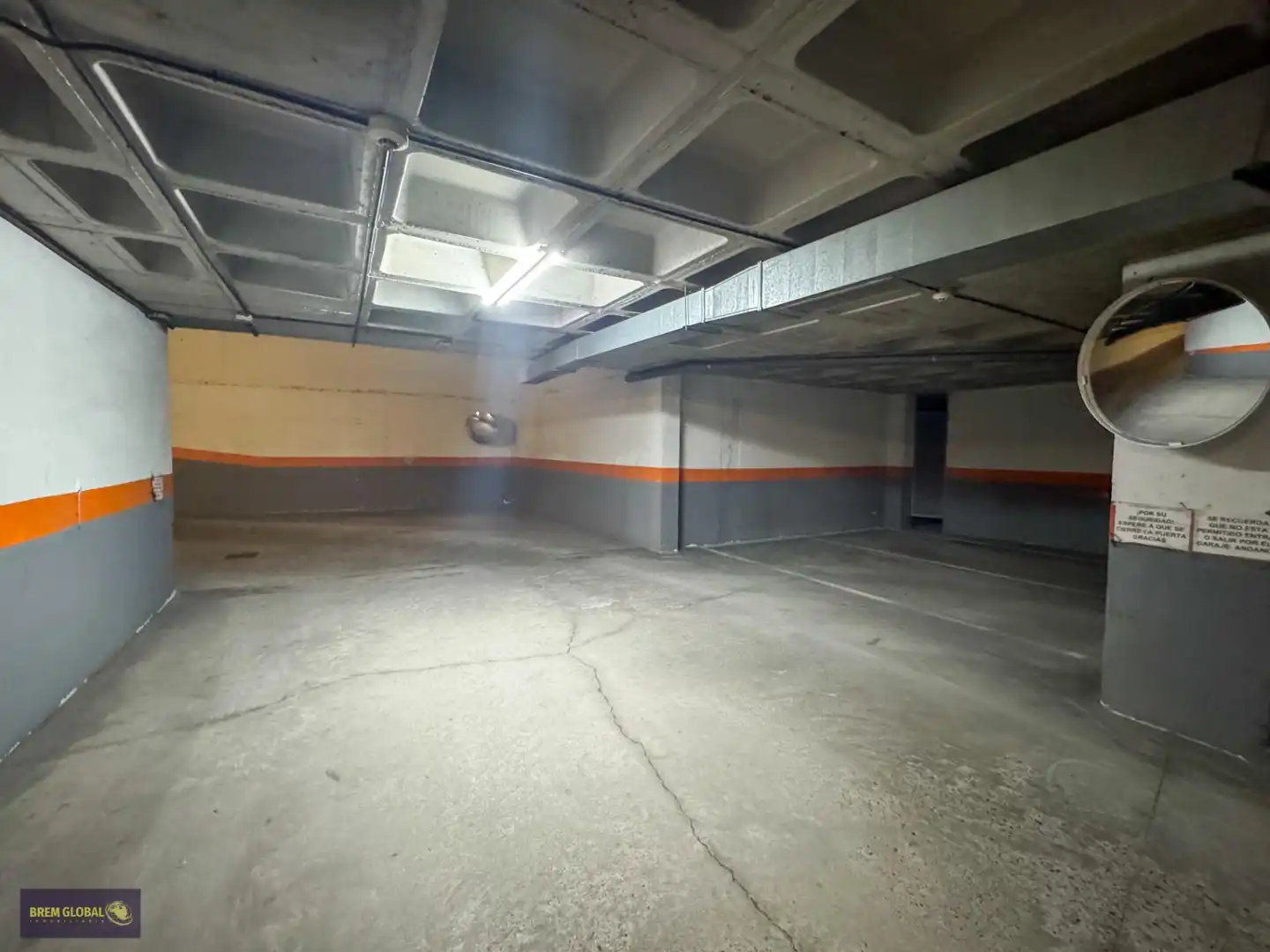 Parking de Piso en venta en Madrid con Aire acondicionado, Calefacción y Jardín privado