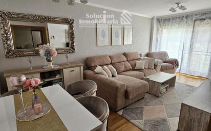 Living room of Flat for sale in Salamanca Capital  with Terrace and Balcony