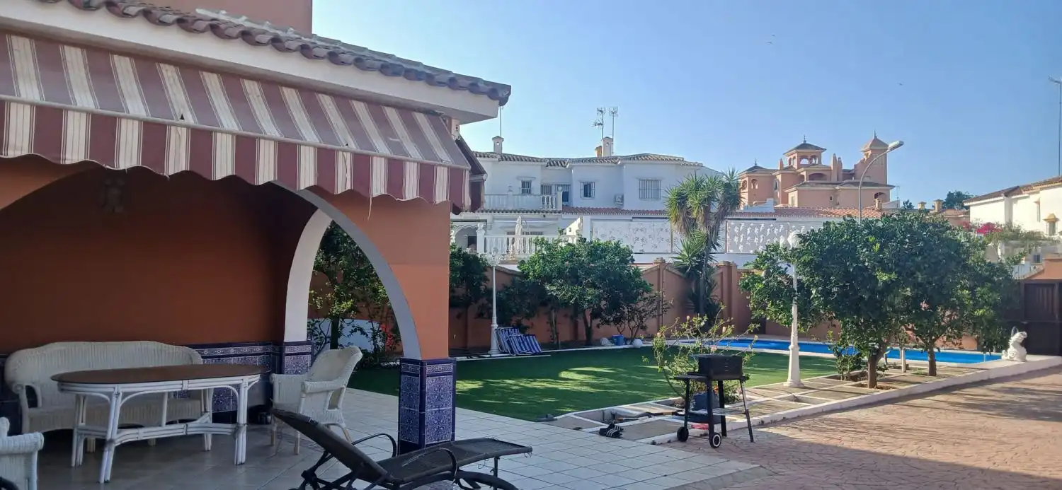 Chalet con piscina en venta en Matalascañas, imagen 3