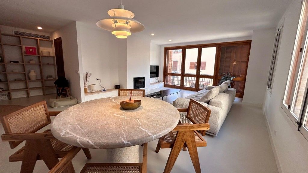 Sala d'estar de Apartament de lloguer en Pollença amb Aire condicionat, Terrassa i Moblat
