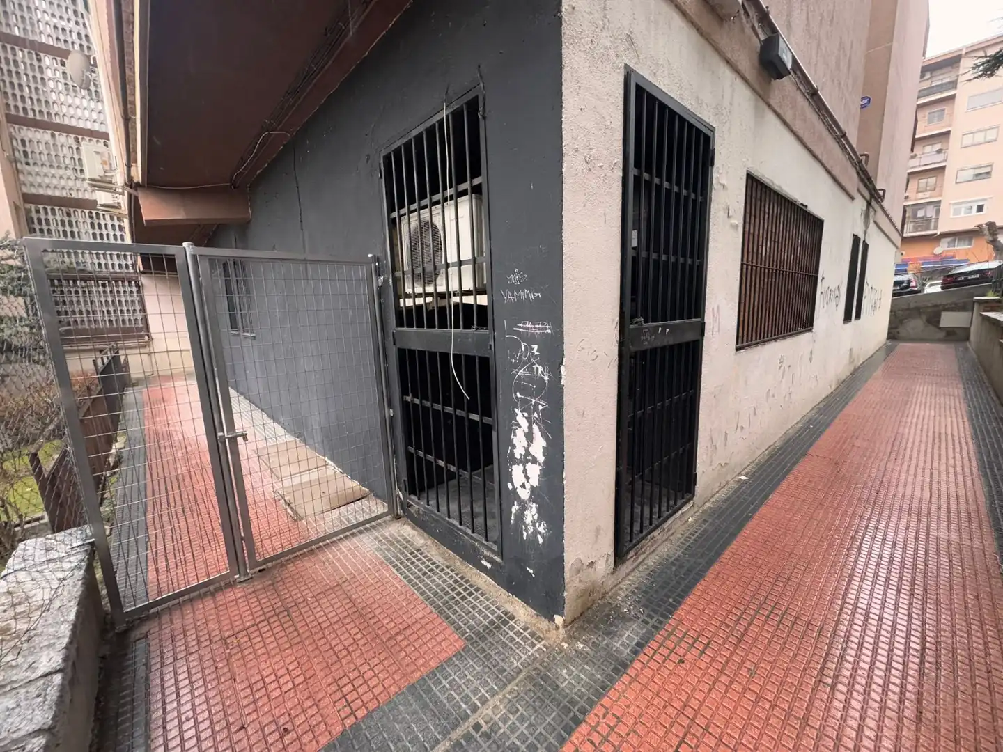 Vista exterior de Local en venta en Algete