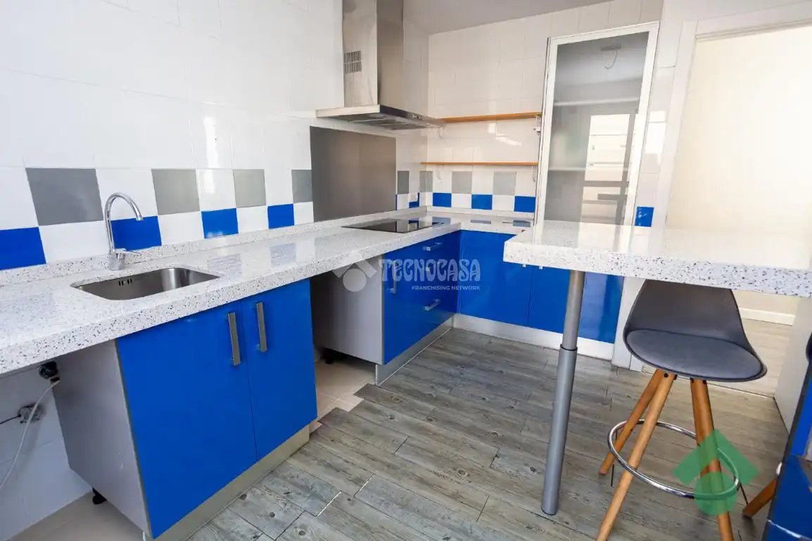 Kitchen of Attic for sale in Algeciras  with Air Conditioner and Terrace