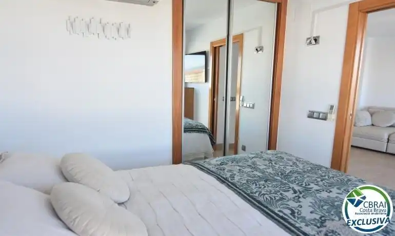Dormitori de Apartament en venda en Roses amb Aire condicionat, Terrassa i Moblat