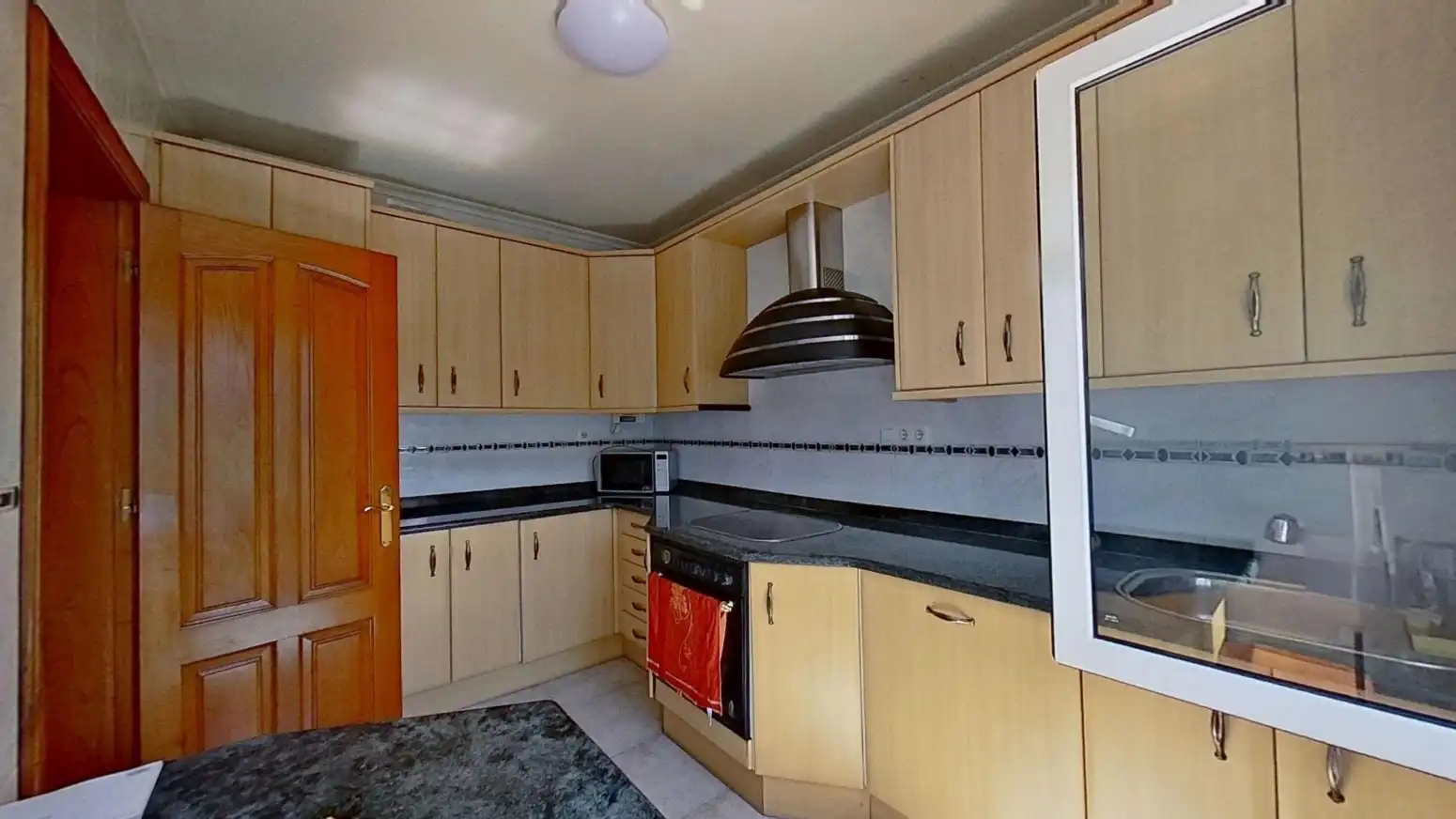Cocina de Casa o chalet en venta en Alfoz de Lloredo con Calefacción, Jardín privado y Parquet