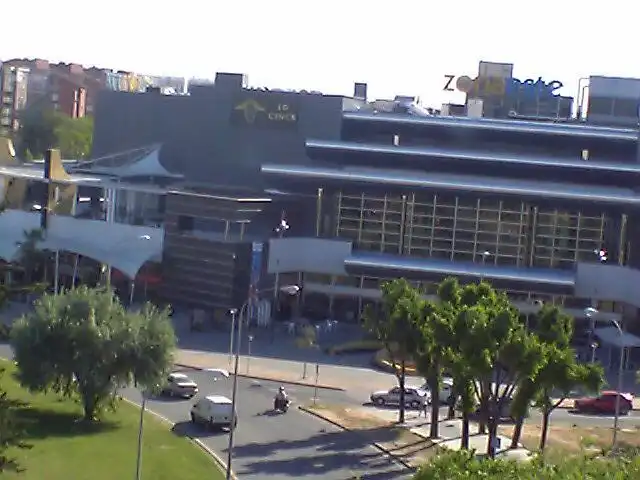 Vista exterior de Estudi de lloguer en Sevilla amb Aire condicionat, Piscina i Moblat