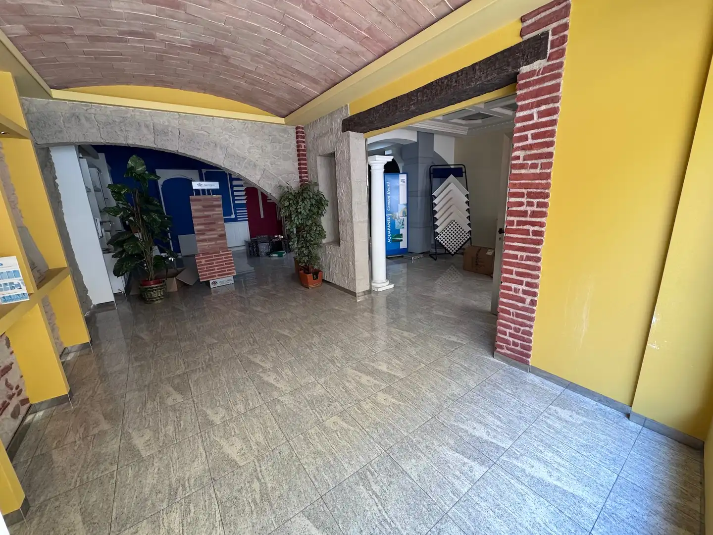 Premises for sale in Villena  with Air Conditioner and Heating