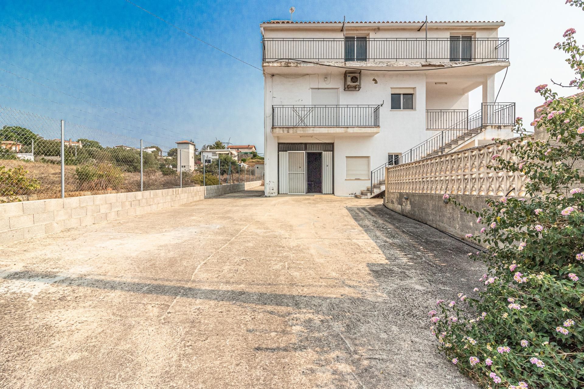 Vista exterior de Casa o xalet en venda en Alginet amb Aire condicionat, Jardí privat i Terrassa