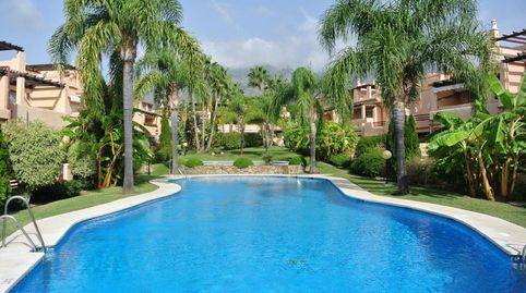 Vive el Sueño Mediterráneo en Nagüeles: Amplia Casa Adosada con Piscina y Vistas, imatge 3
