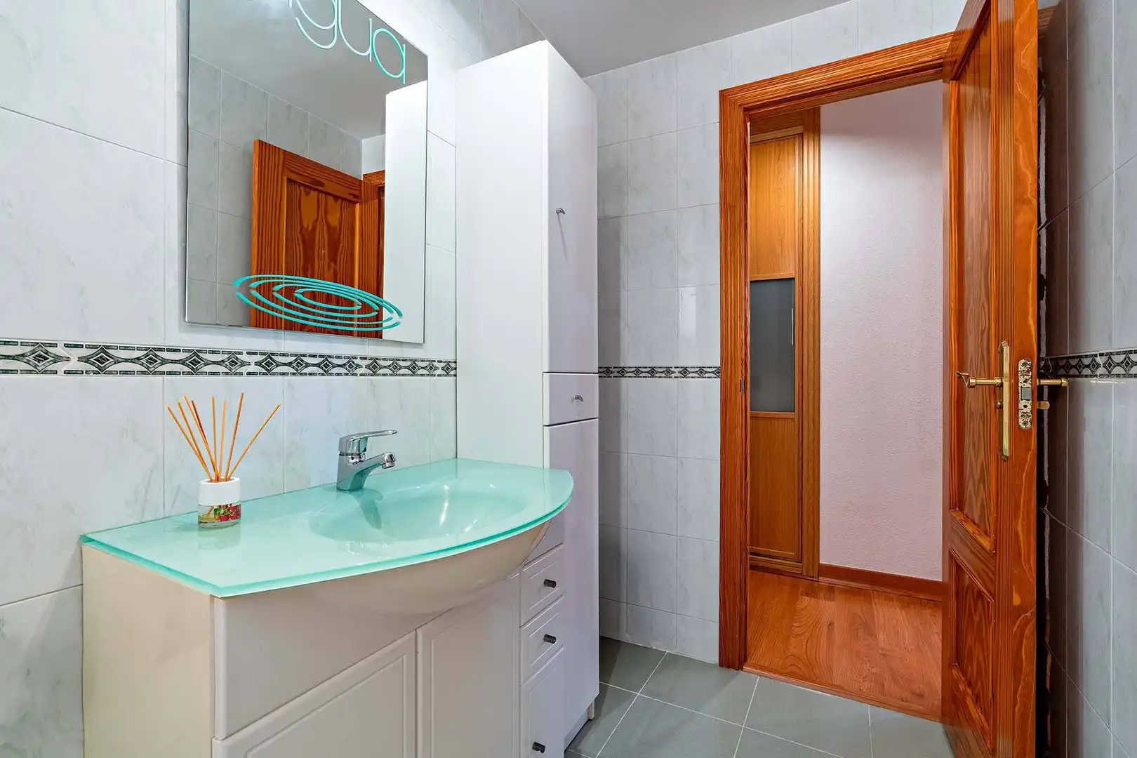 Bathroom of Flat for sale in Roquetas de Mar  with Air Conditioner, Parquet flooring and Terrace