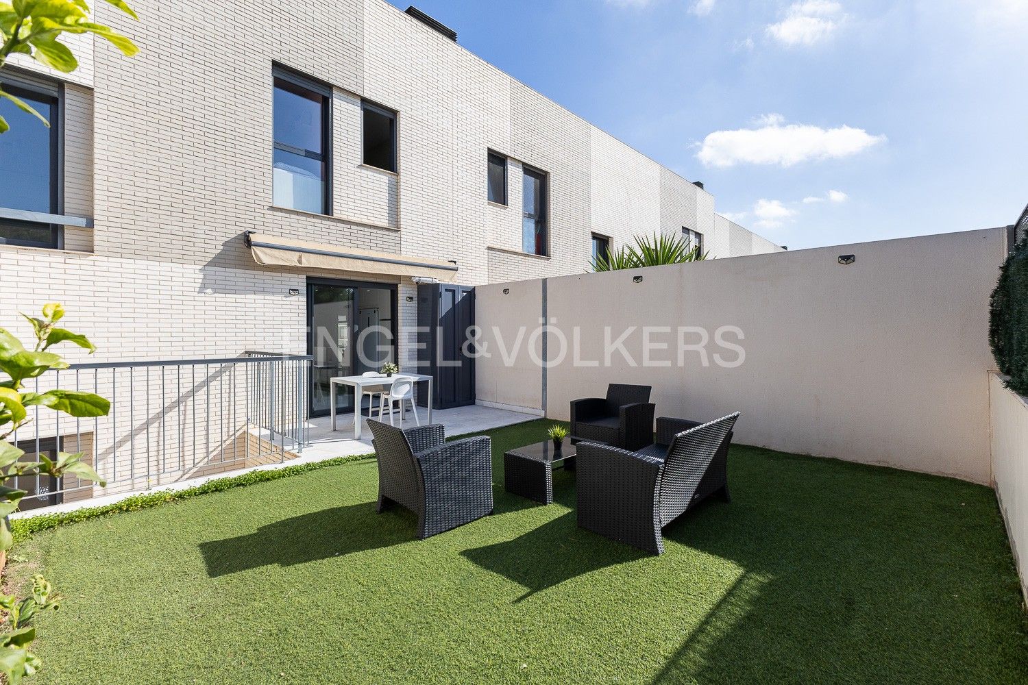 Terrassa de Casa o xalet en venda en Paterna amb Aire condicionat, Calefacció i Jardí privat