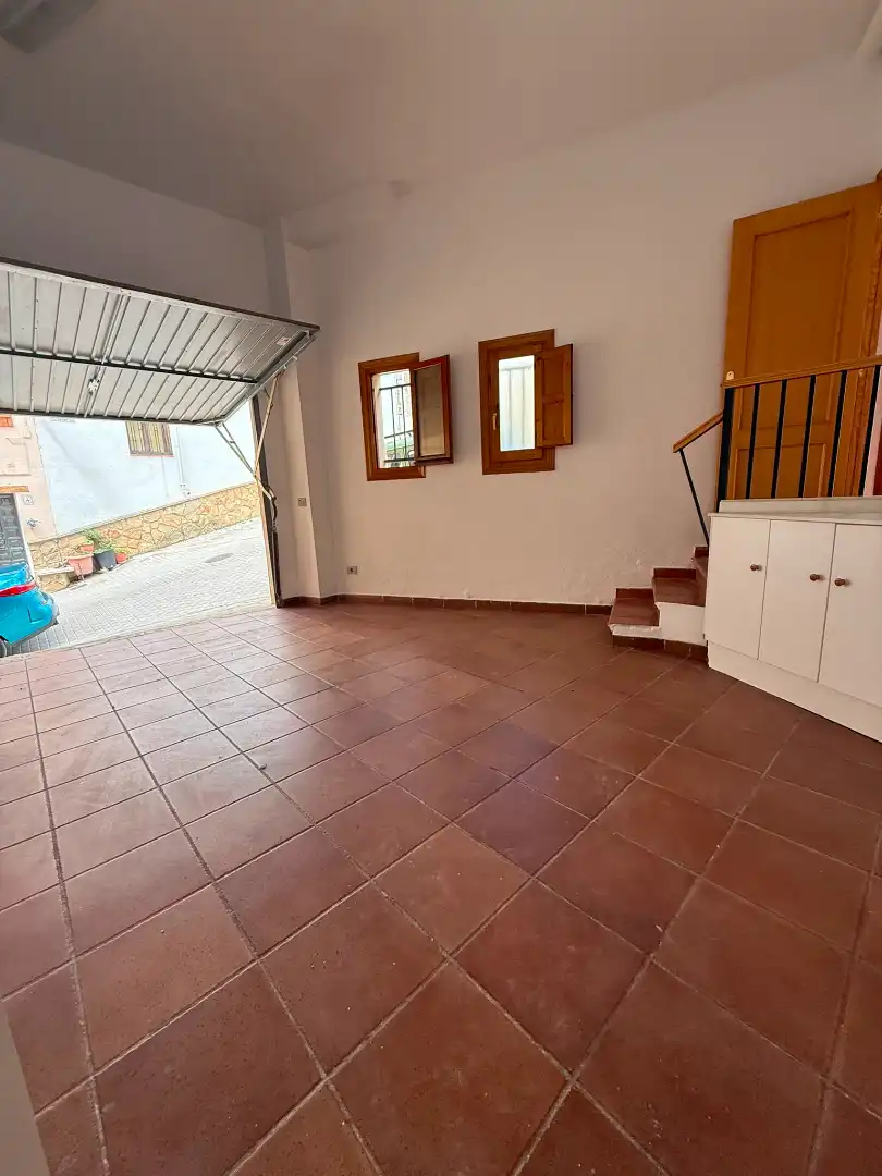Casa adosada en venda en Cortes de Arenoso amb Calefacció, Moblat i Forn