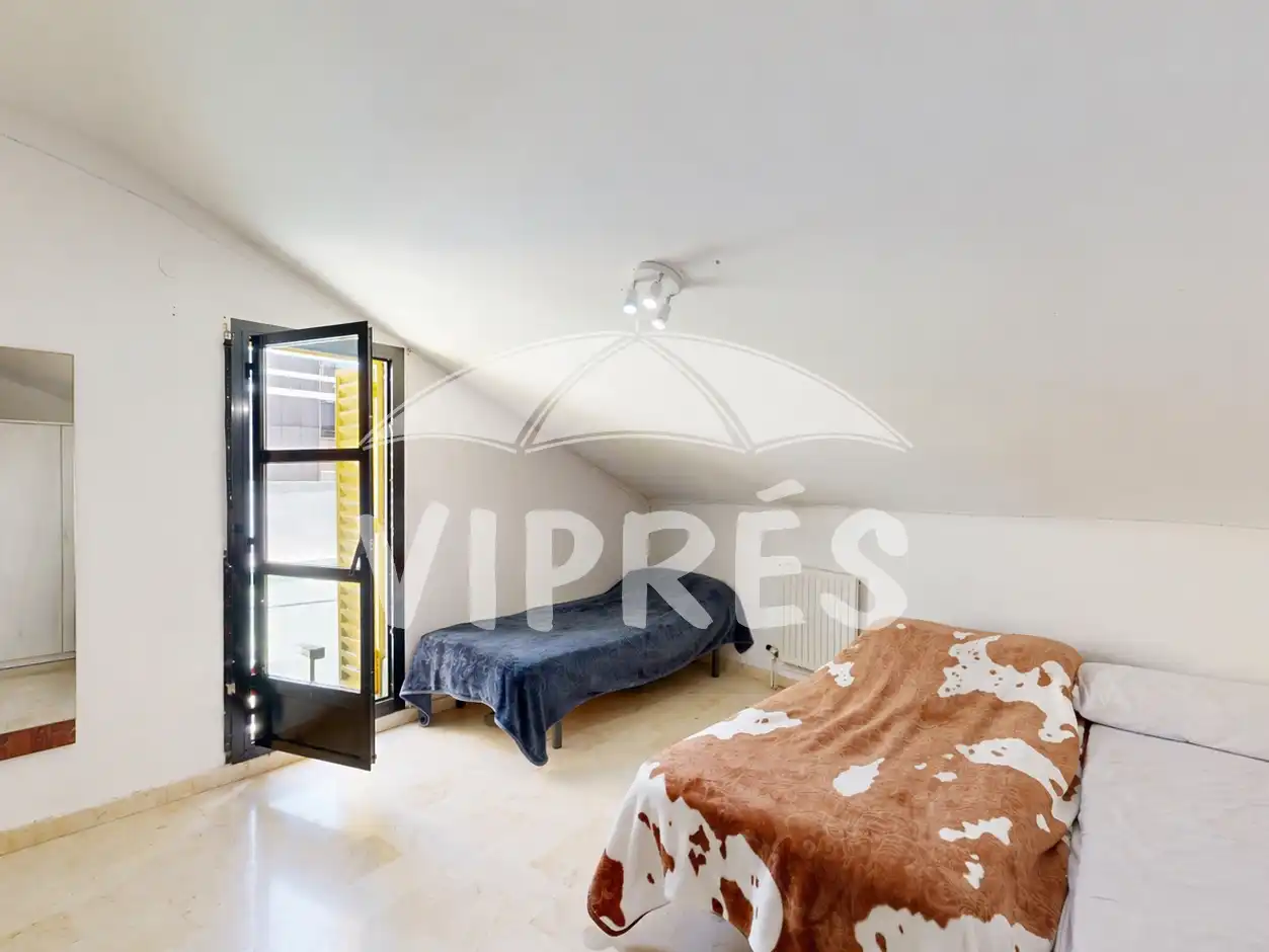 Habitación de Dúplex en venta en Cáceres con Trastero
