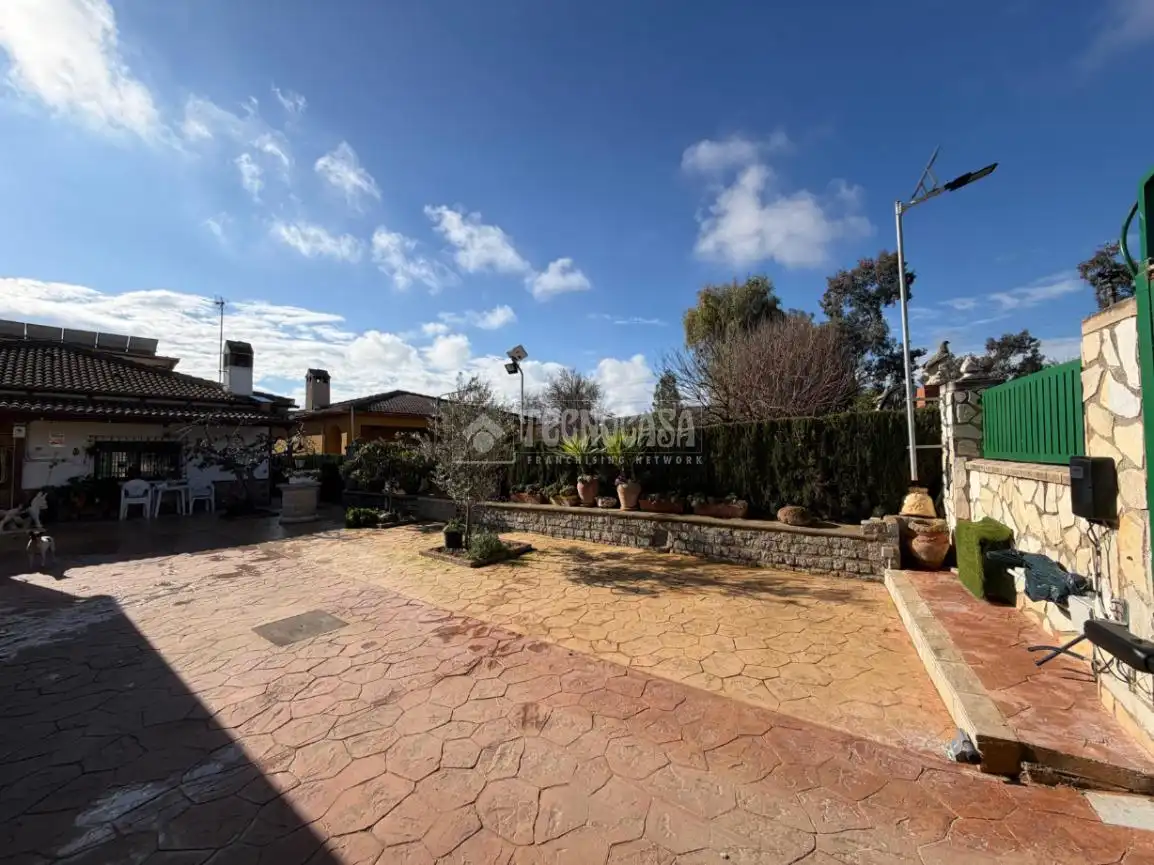 Jardí de Finca rústica en venda en Villatorres amb Aire condicionat, Calefacció i Alarma