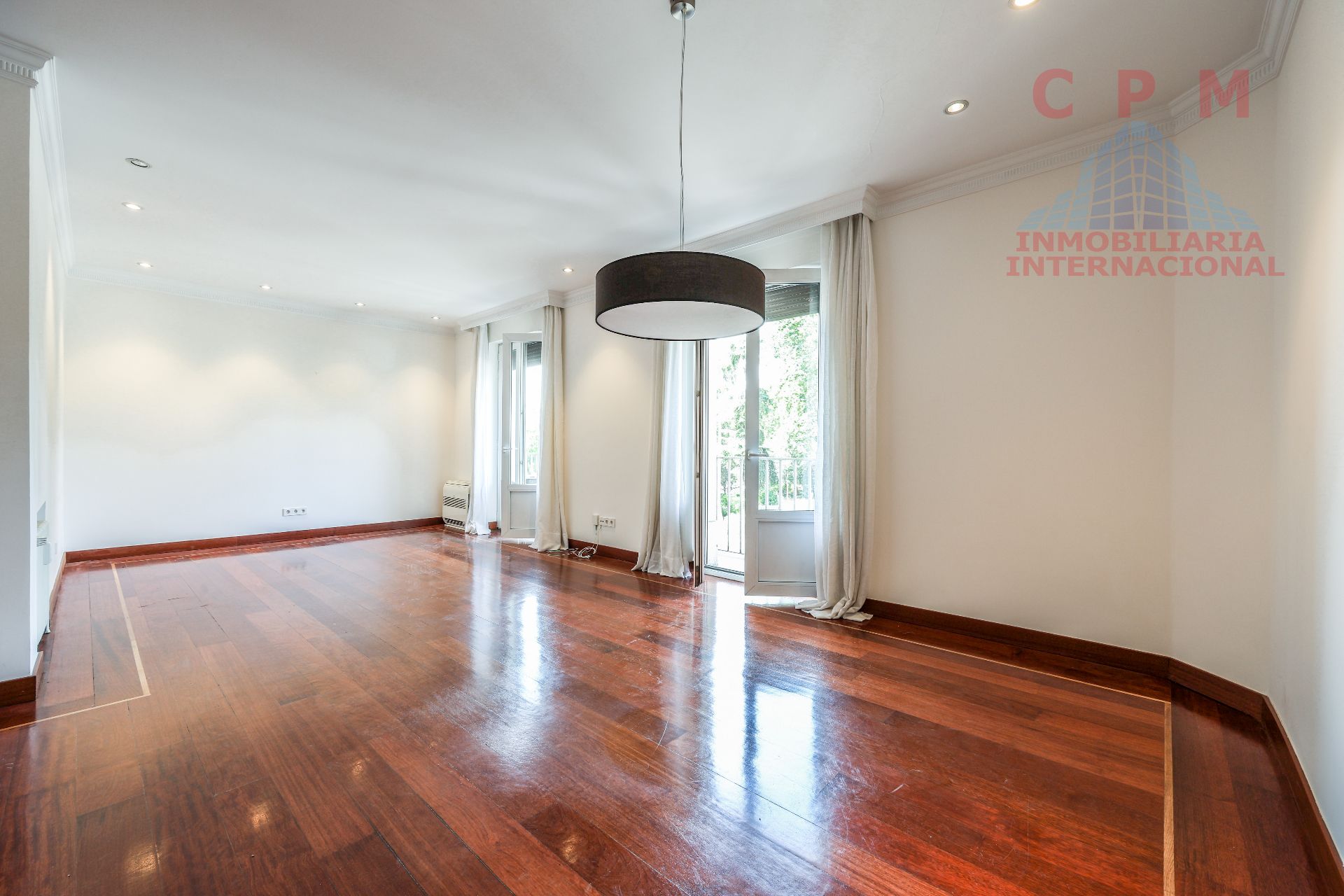 Living room of Flat to rent in  Madrid Capital  with Air Conditioner, Heating and Parquet flooring